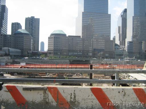 28NewYork_0208groundzero Ground Zero, l'endroit ou se trouvaient les deux tours, tres emouvant.